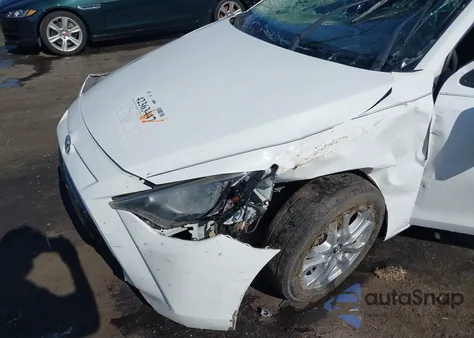 2018 Toyota Yaris Ia из США, поврежденный, VIN 3MYDLBYV0JY308654